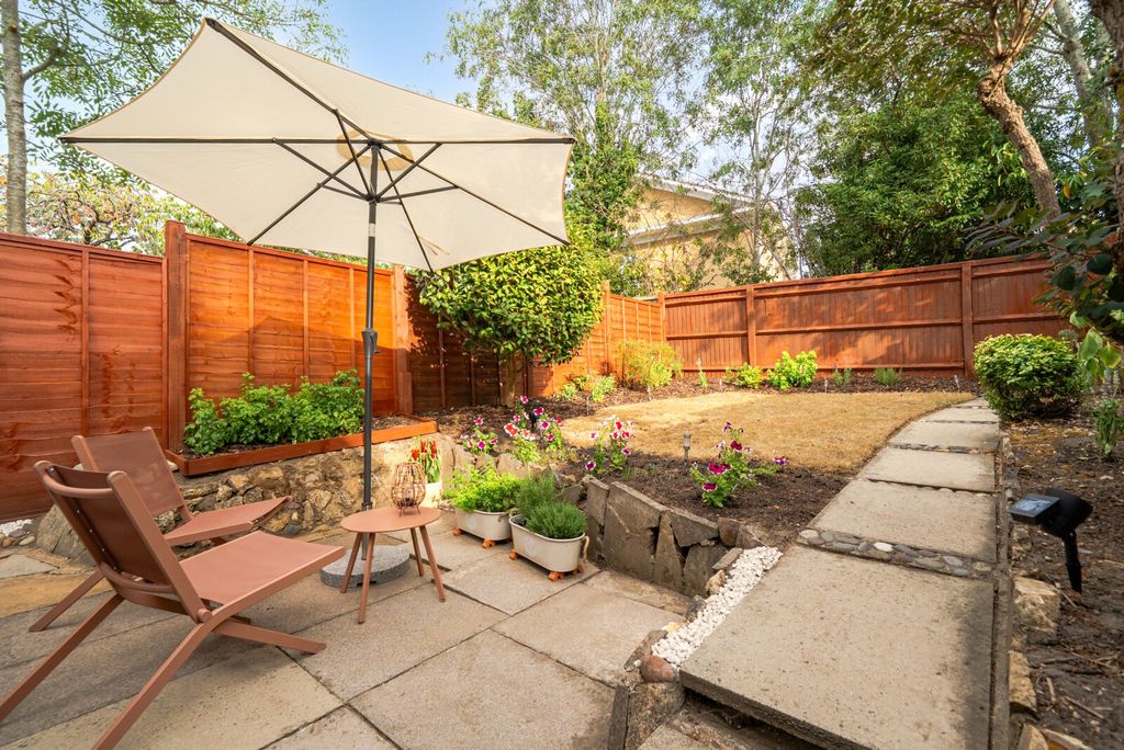 Property photo 2 of 18 Picture No. 17