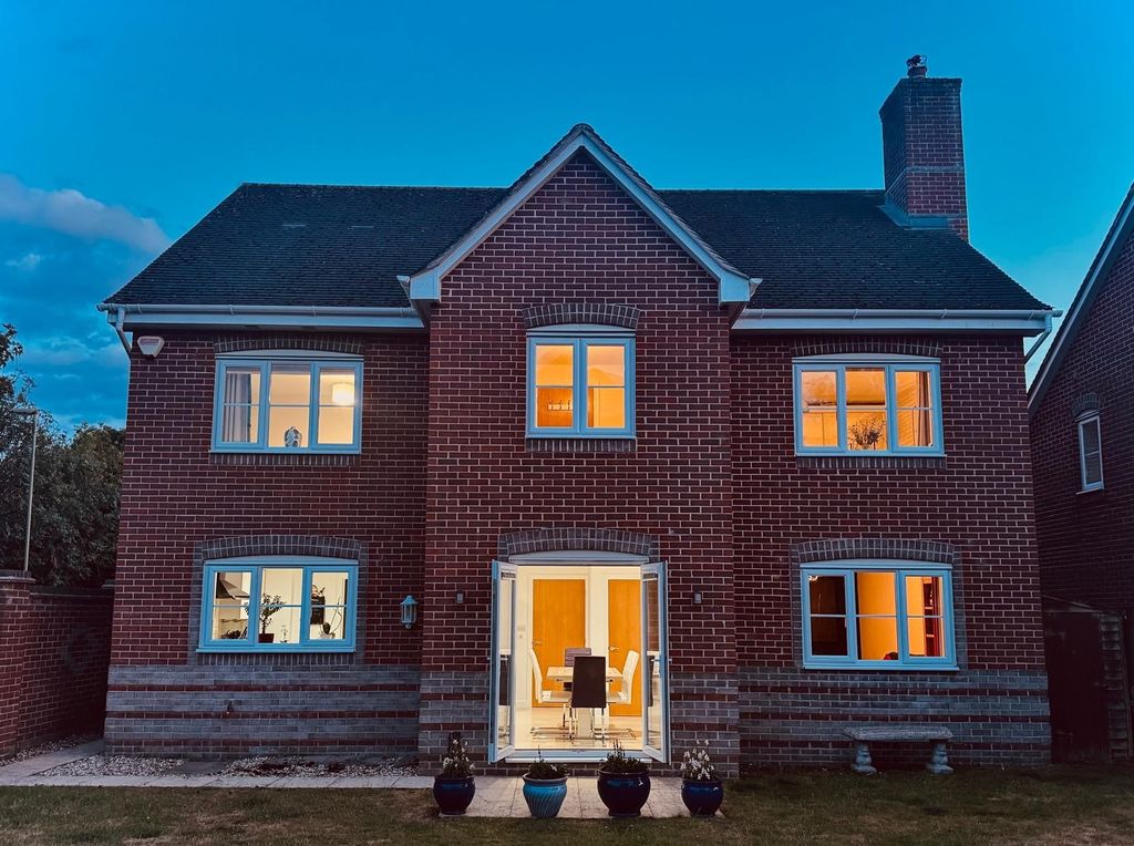 Property photo 2 of 33