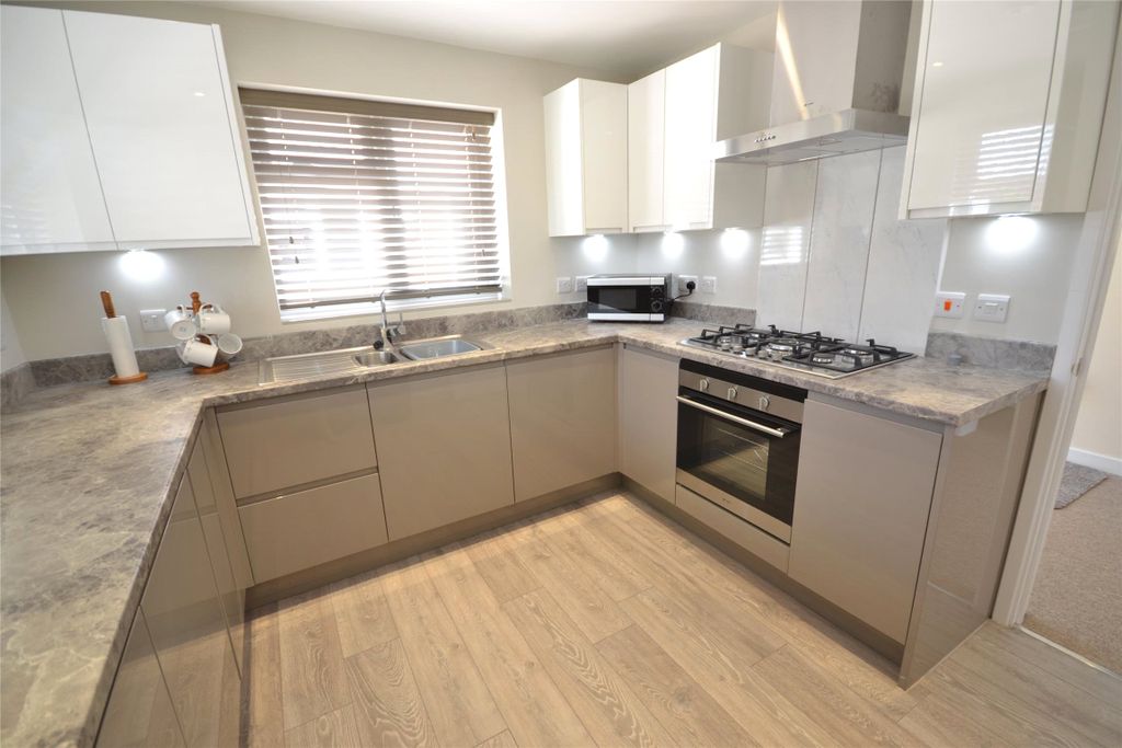 Property photo 2 of 10 Kitchen