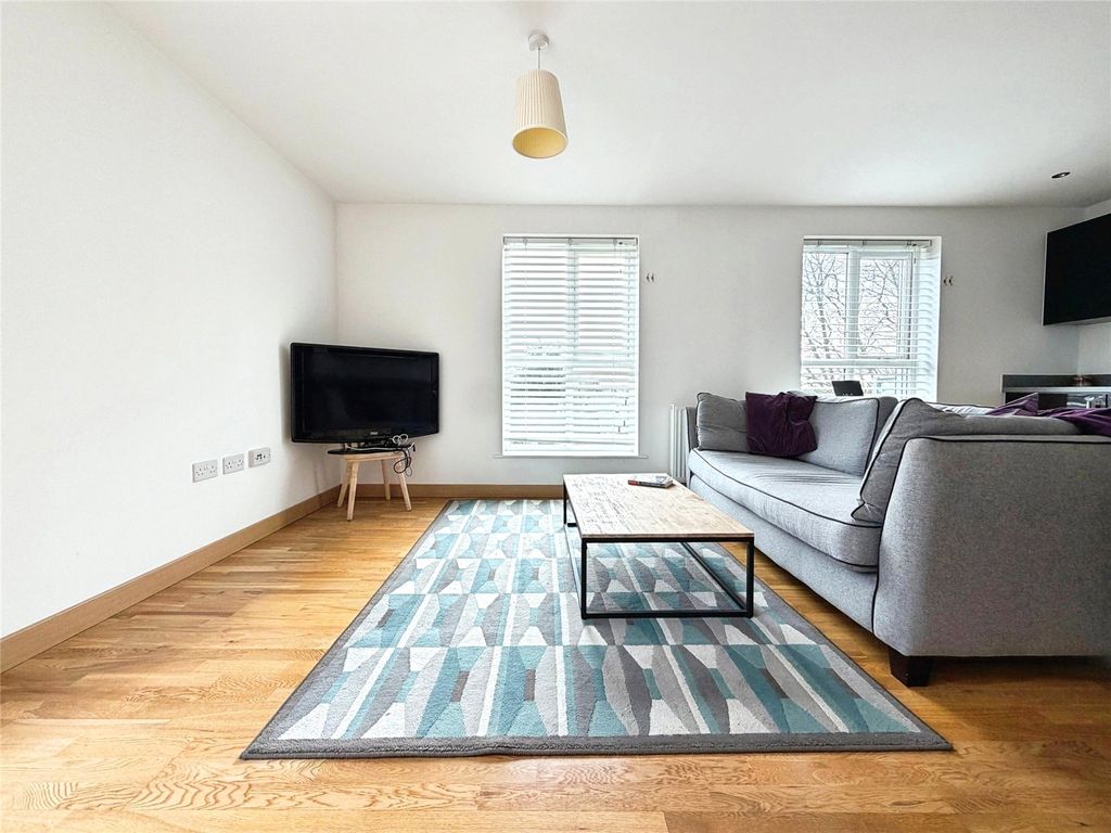 Property photo 3 of 18 Living Room 1.1