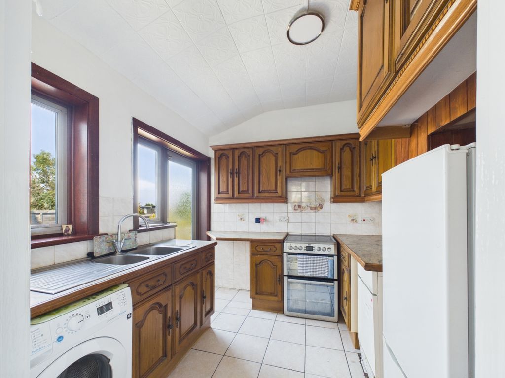 Property photo 3 of 15 Cam03750G0-Pr0098-Still014