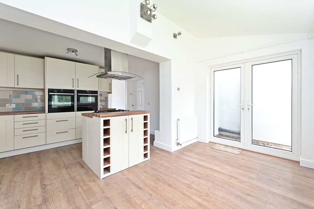 Property photo 2 of 8 1 Derry Rd (5)