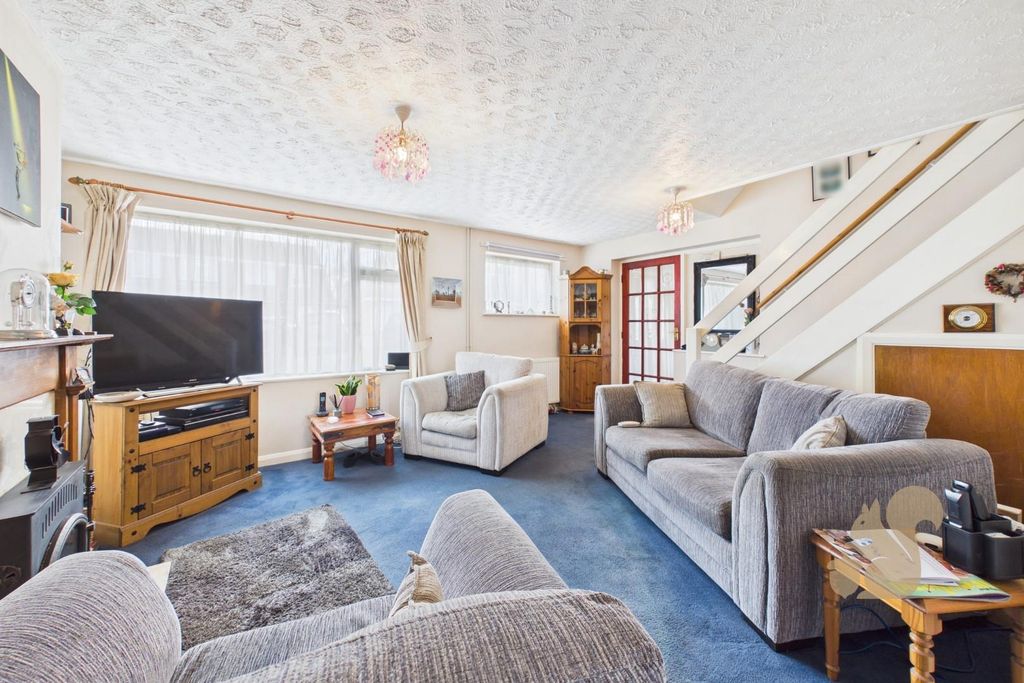 Property photo 3 of 16 Living Room