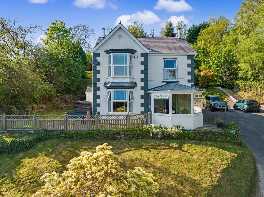 Property photo 2 of 53