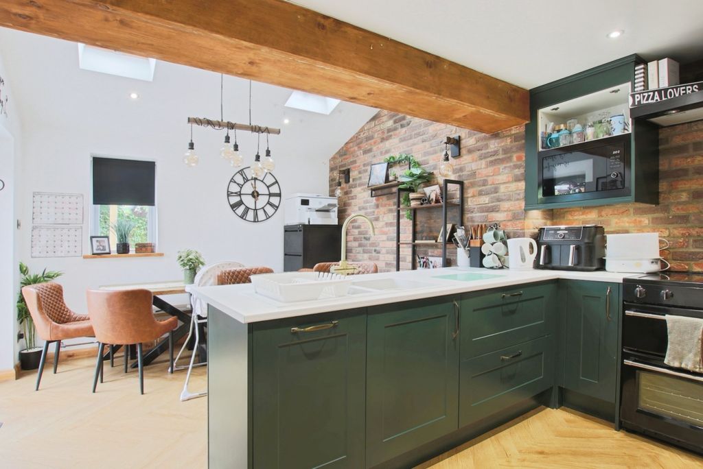 Property photo 2 of 17 4375015