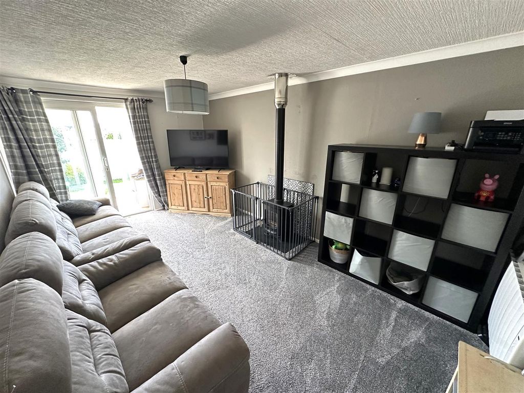 Property photo 3 of 16 Sitting Room.Jpg