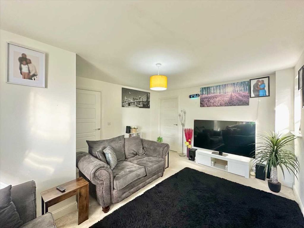 Property photo 2 of 21 Living Room