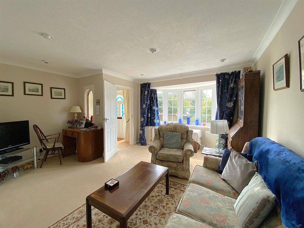 Property photo 2 of 18 60 Links Drive - Lounge1.Jpg