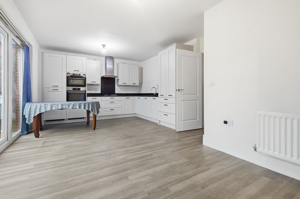 Property photo 2 of 26 4785233