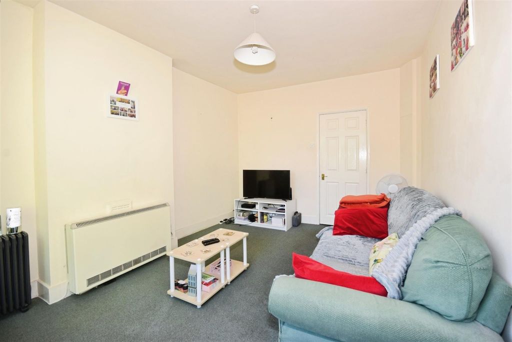 Property photo 2 of 12 Lounge