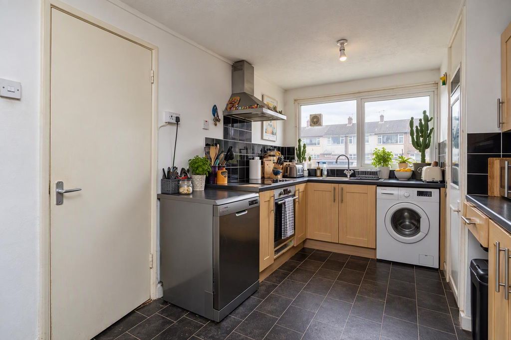Property photo 3 of 13 Kitchen.Png