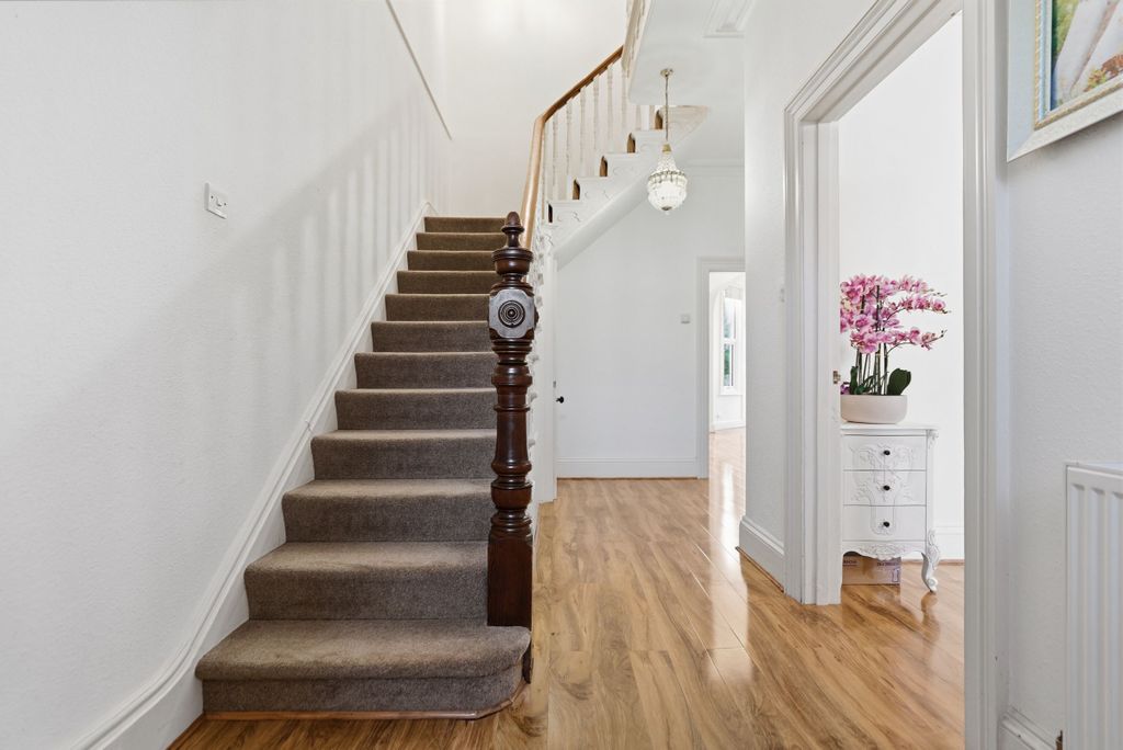 Property photo 2 of 40