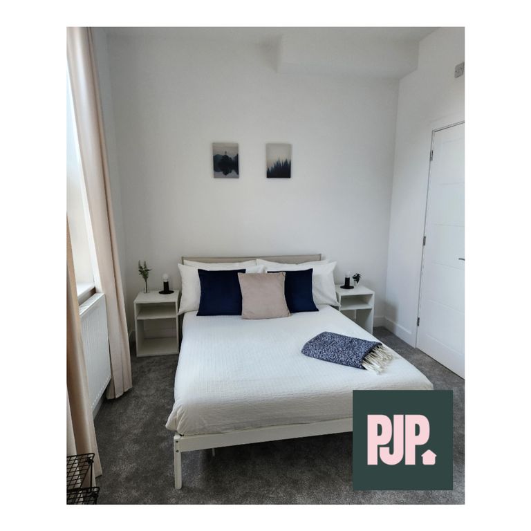 Property photo 2 of 8 A Bright And Inviting Double Bedroom, Perfect For ...
