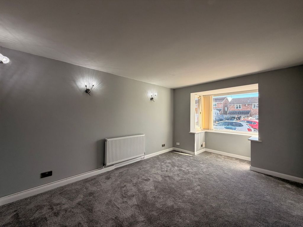 Property photo 2 of 28