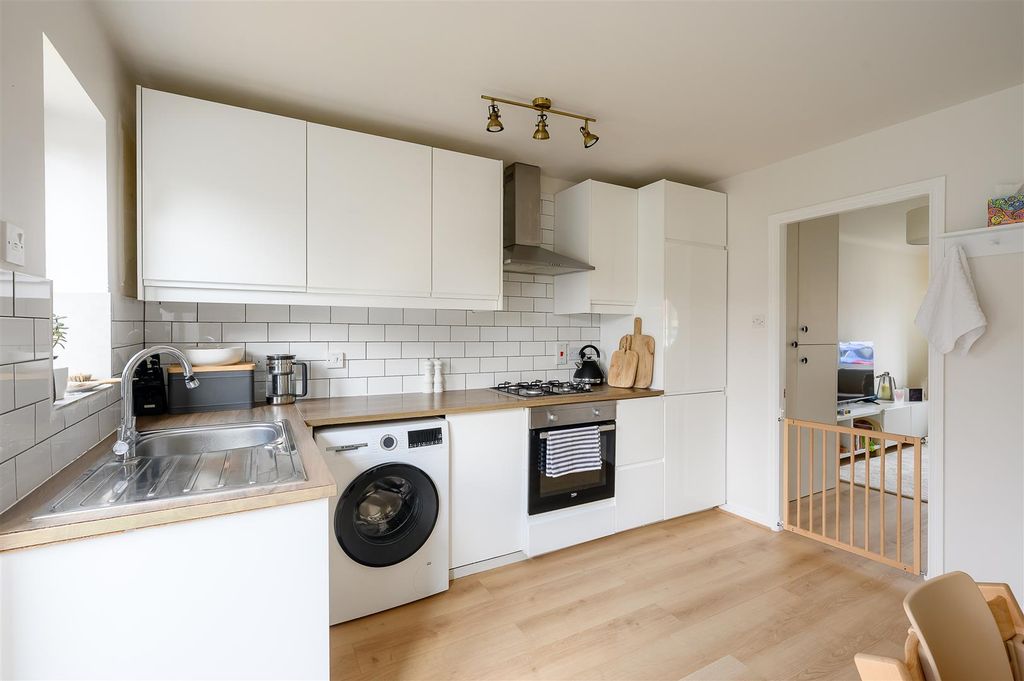 Property photo 3 of 15 Kitchen