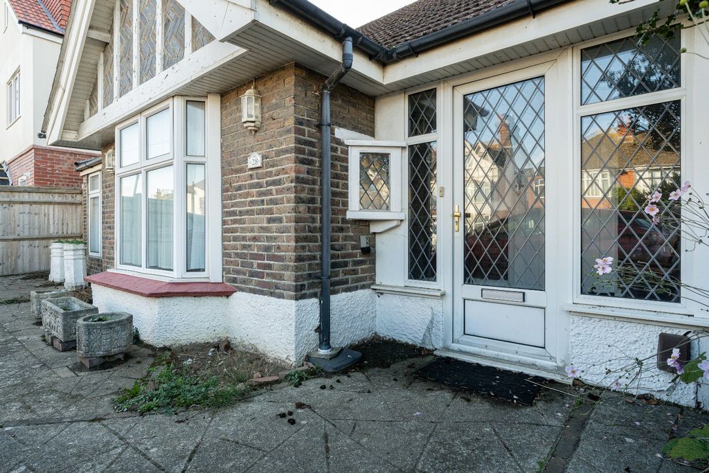 Property photo 2 of 26 5570211