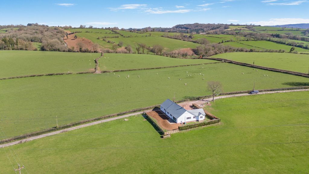 Property photo 2 of 28