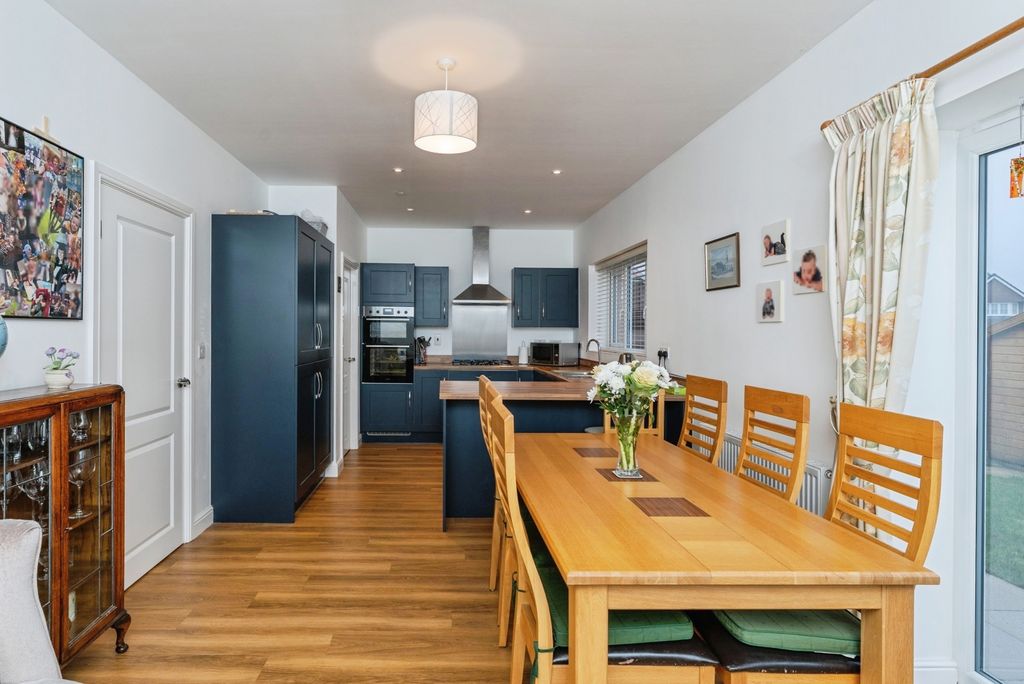 Property photo 3 of 26 Pbox-Img.Jpg