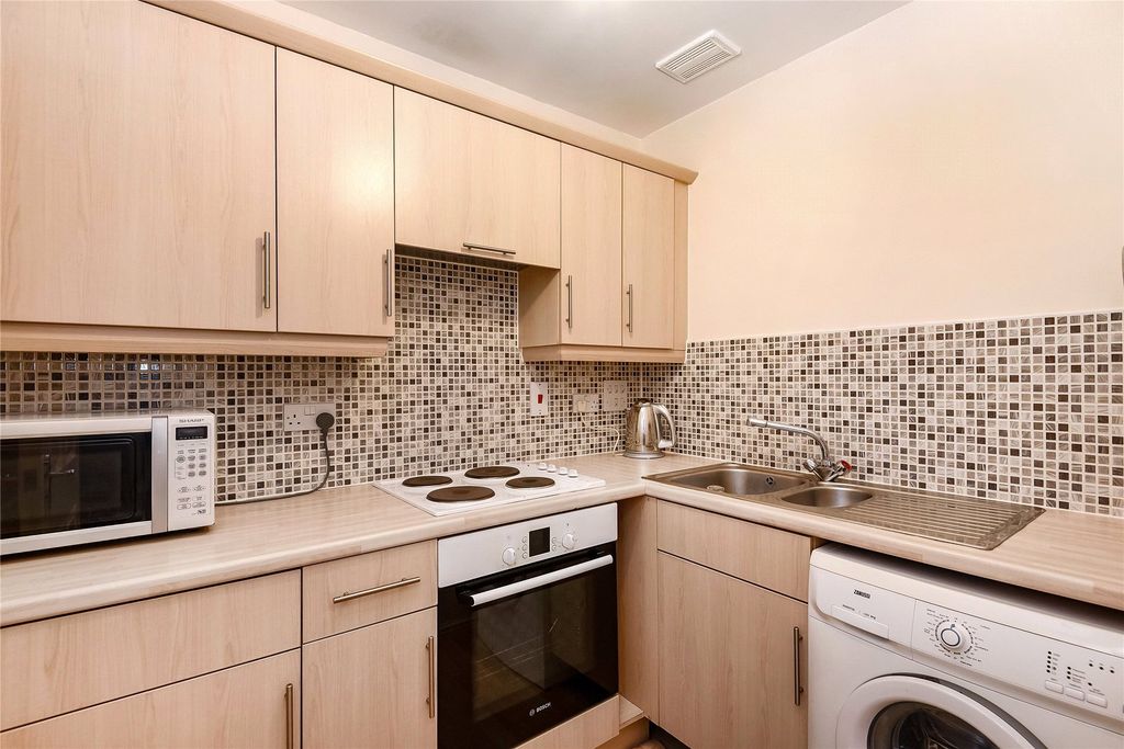 Property photo 3 of 6 Kitchen