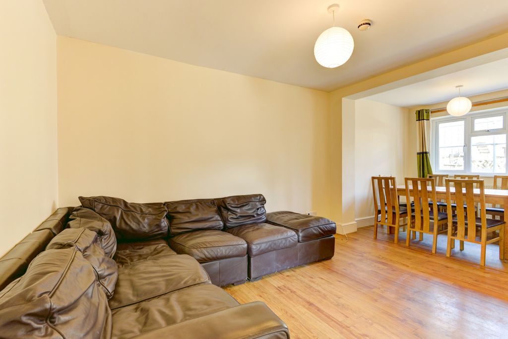 Property photo 2 of 14 A Spacious, Well-Lit Living Room Featuring A Comfo...