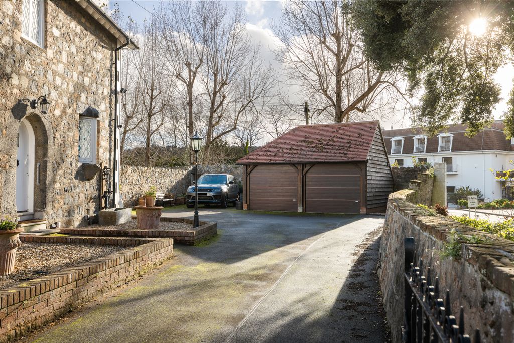 Property photo 3 of 20