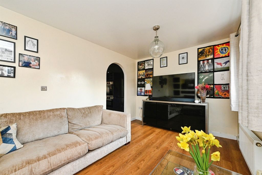 Property photo 2 of 16