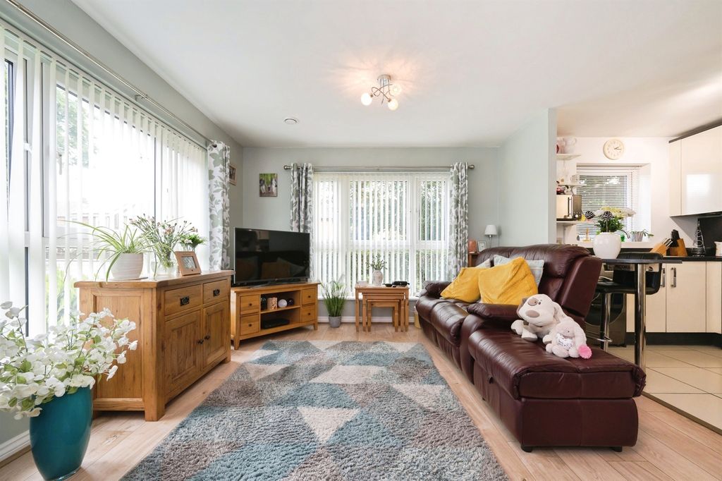 Property photo 3 of 18