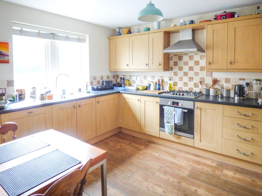 Property photo 2 of 8 Kitchen
