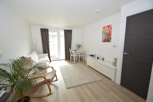 Property photo 1 of 6 Lounge (Main)