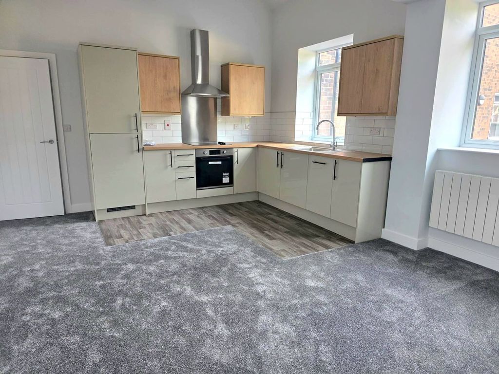 Property photo 3 of 10 Kitchen / Living Area