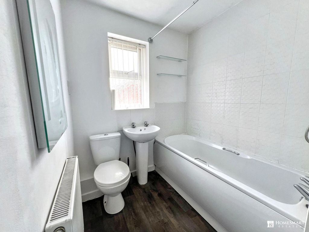Property photo 3 of 13 Bathroom