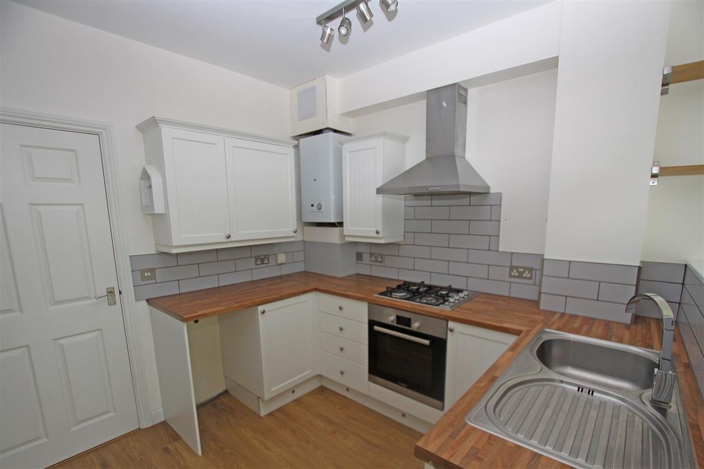 Property photo 3 of 12 Kitchen.Jpg