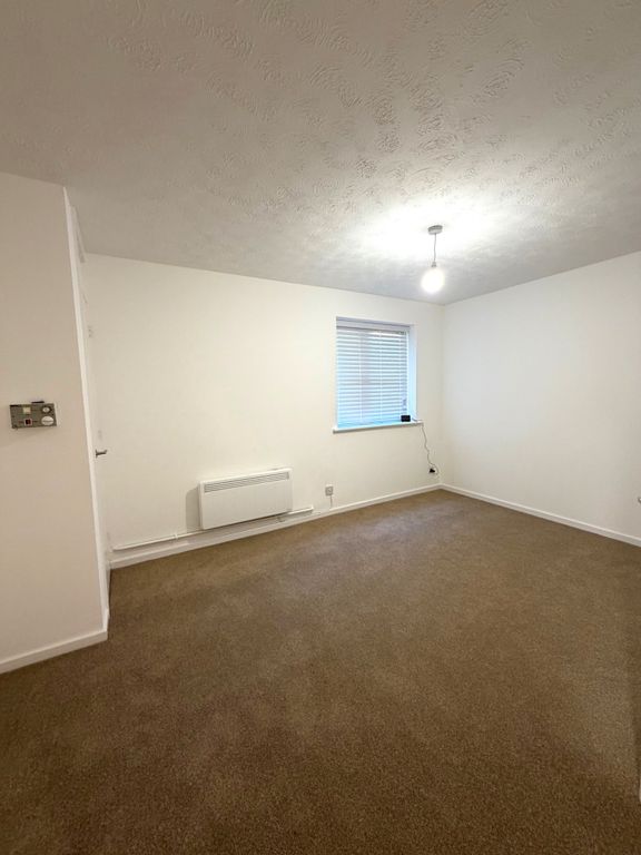 Property photo 2 of 10 Bedroom