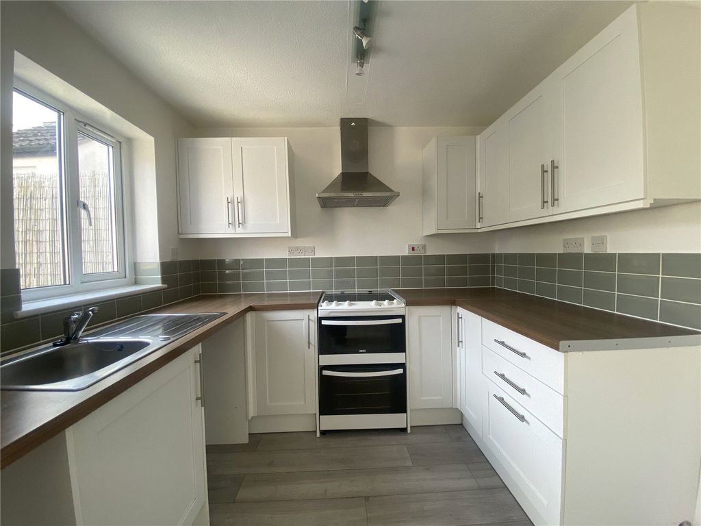 Property photo 2 of 8 Picture No. 18