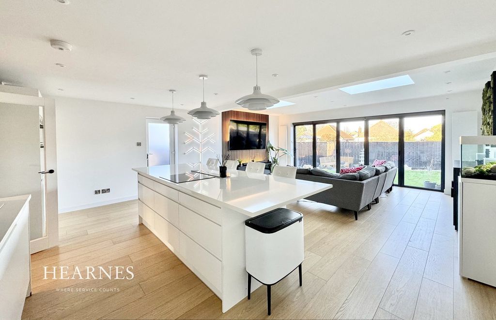 Property photo 1 of 18