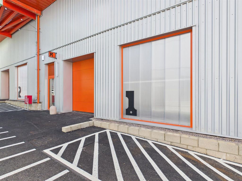 Property photo 3 of 8 Cam04237G0-Pr0284-Still001.Jpg