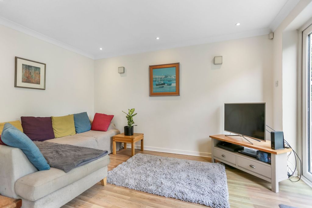 Property photo 3 of 32