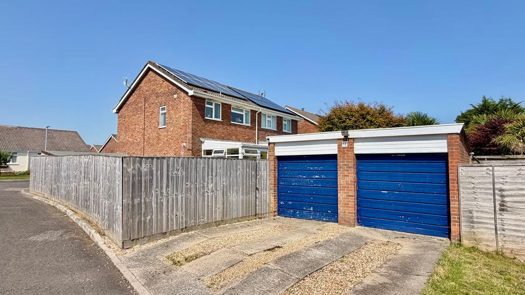Property photo 3 of 16 Double Garage &amp; Driveway