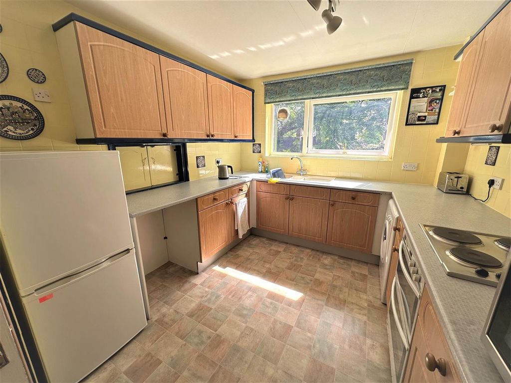 Property photo 2 of 6 Coopers Estate Agents