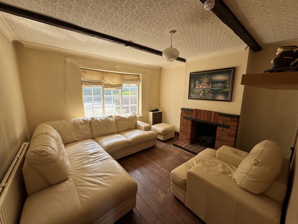 Property photo 2 of 8 Lounge