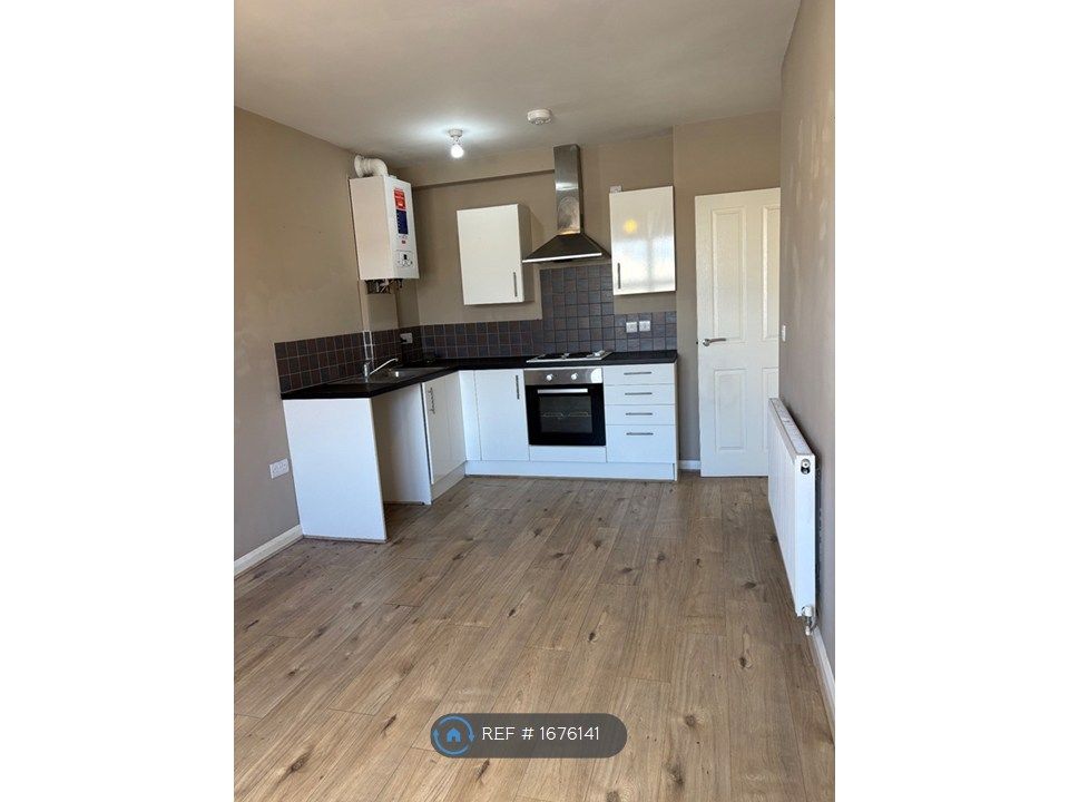 Property photo 2 of 10 Kitchen/Sitting