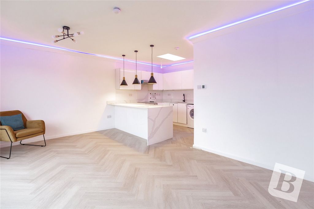 Property photo 3 of 11 Living