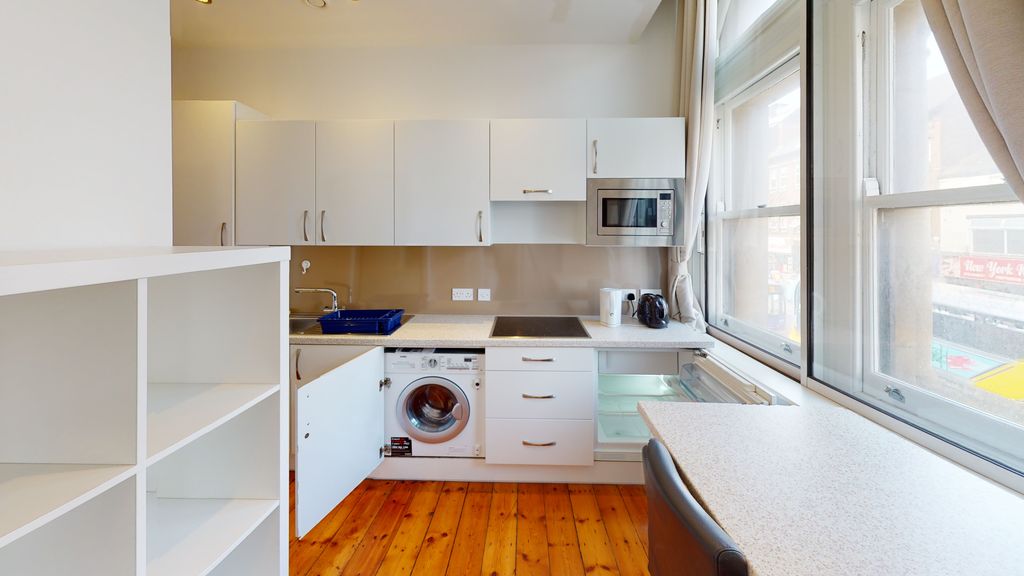 Property photo 2 of 5 Kitchen