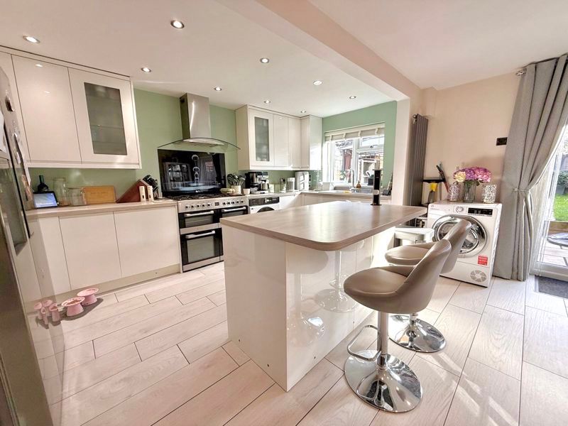 Property photo 3 of 14 Kitchen