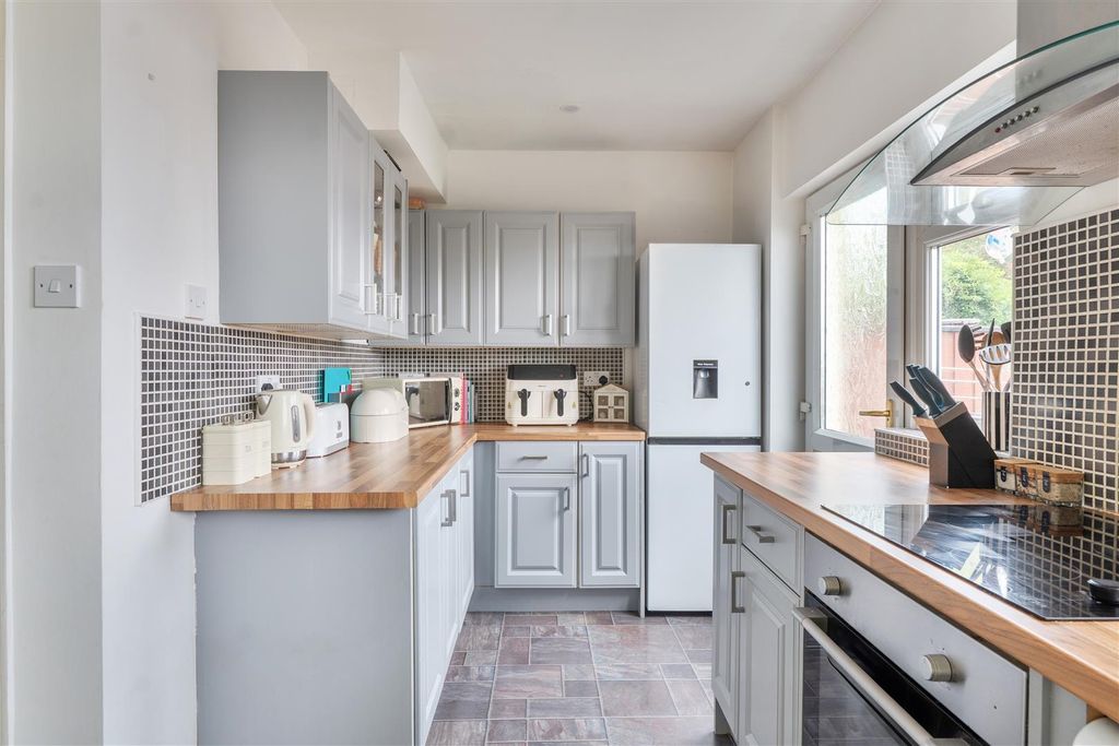 Property photo 2 of 16 Kitchen