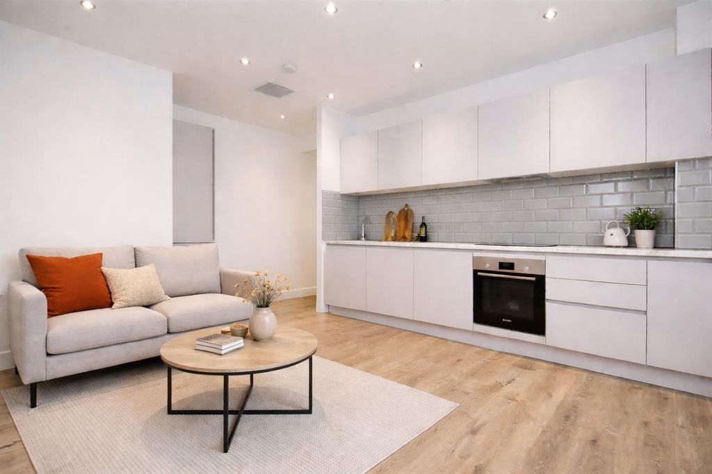 Property photo 2 of 6 Loungediner.Png