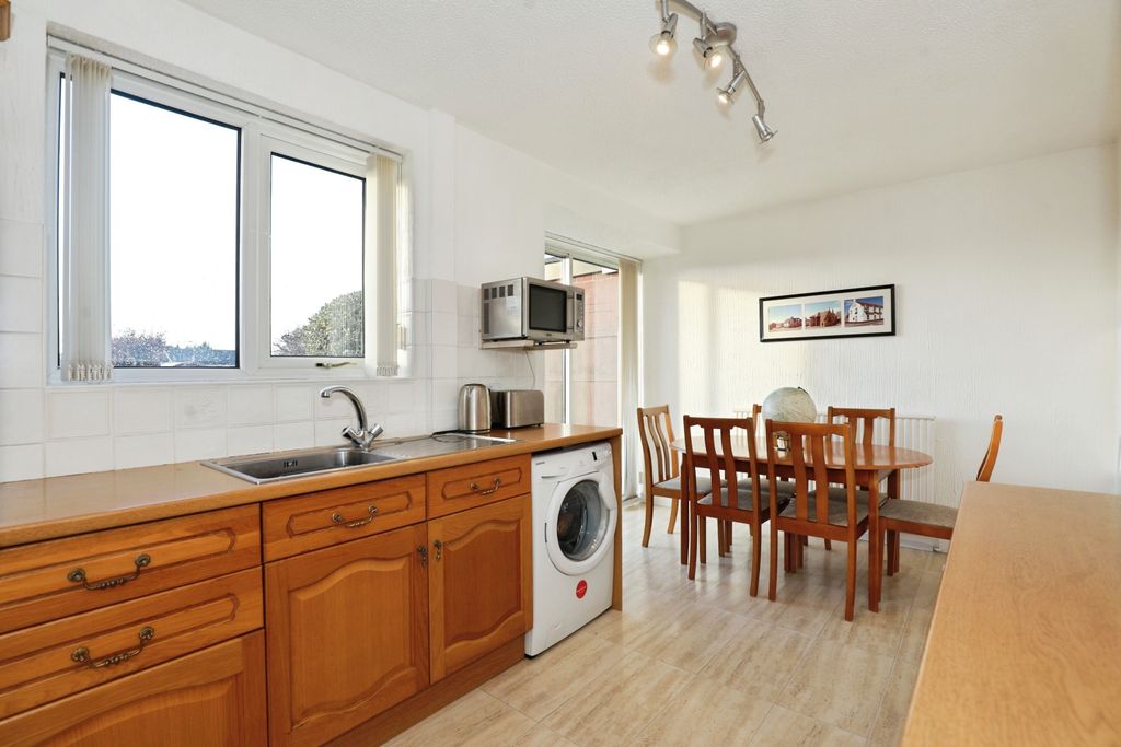 Property photo 2 of 20 Kitchen Diner