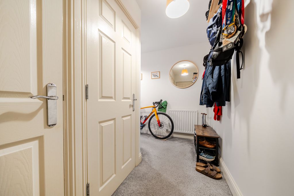 Property photo 2 of 10 Hallway