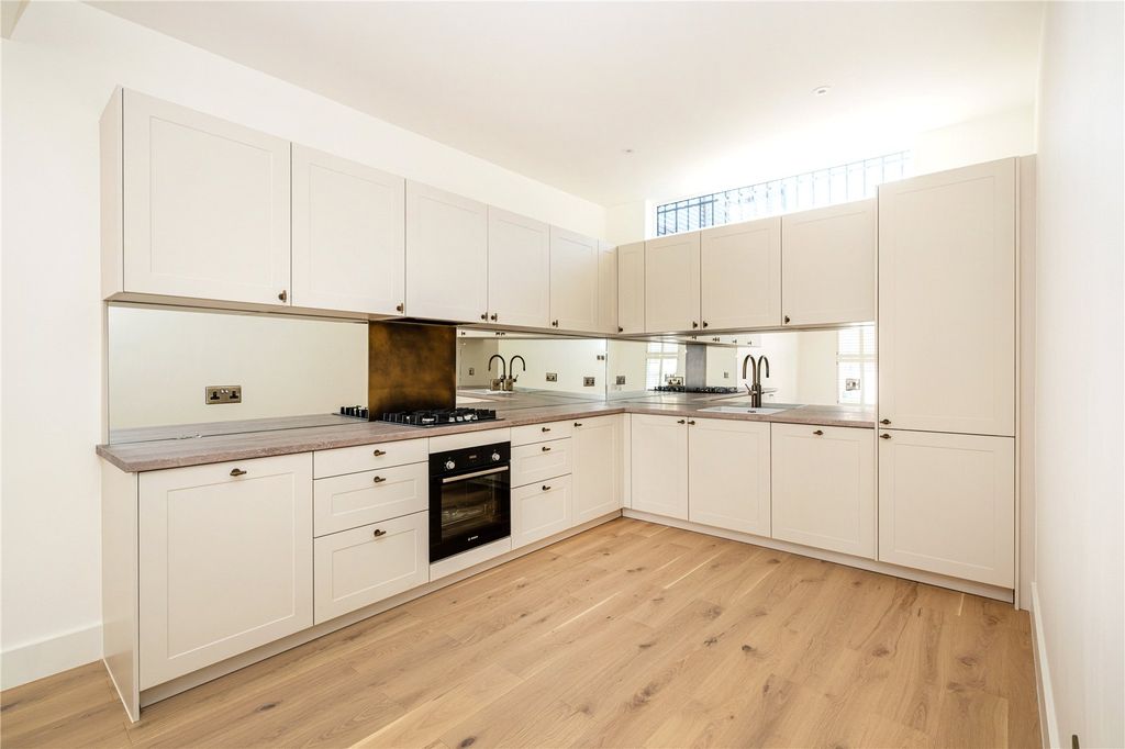 Property photo 3 of 12 Kitchen