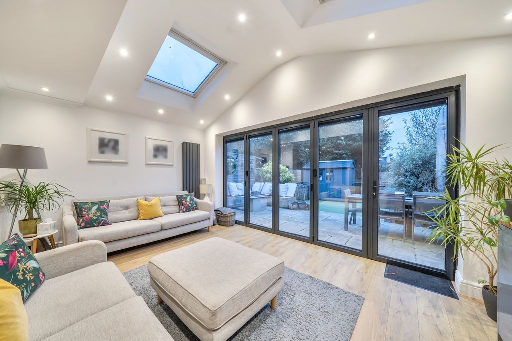 Property photo 2 of 21 Picture No. 12